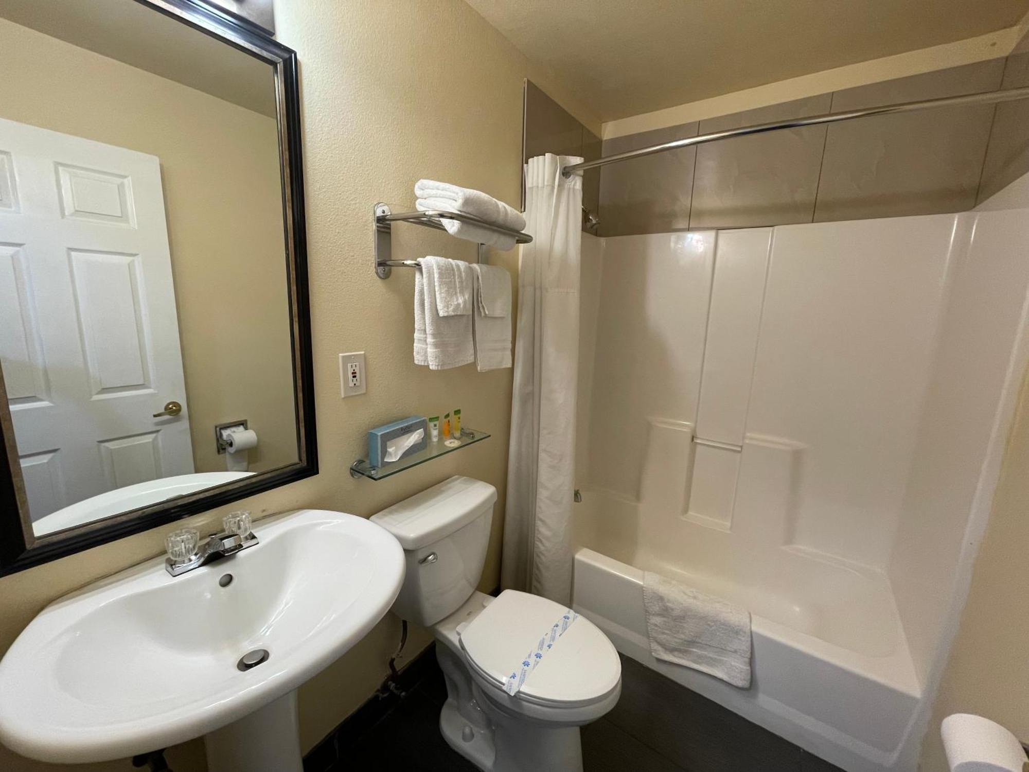 Lamplighter Motel קלירלייק חדר תמונה
